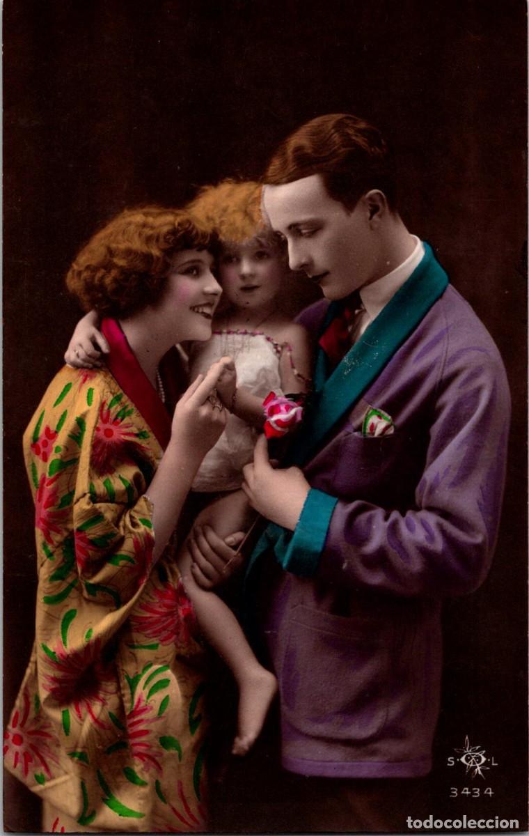 Postales: Familia - Ni&ntilde;a - Bata - Bat&iacute;n - Sol 3434 - Coloreada - 136x87mm