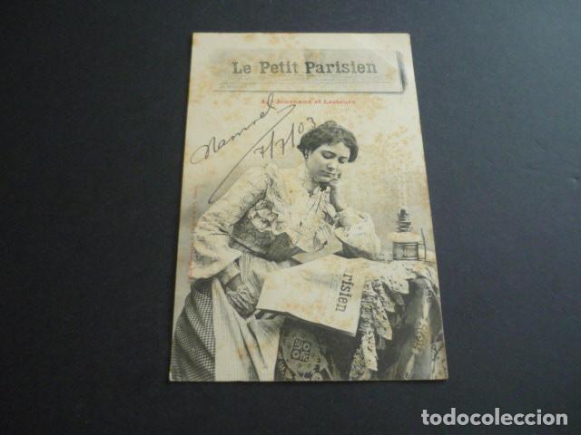 Cartoline: MUJER LEYENDO EL PERIODICO POSTAL