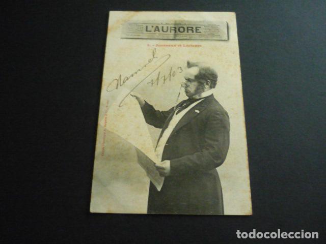 Cartoline: HOMBRE LEYENDO EL PERIODICO POSTAL