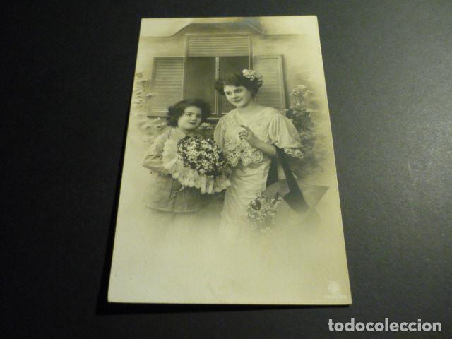 MUJER Y NI&Ntilde;A POSTAL