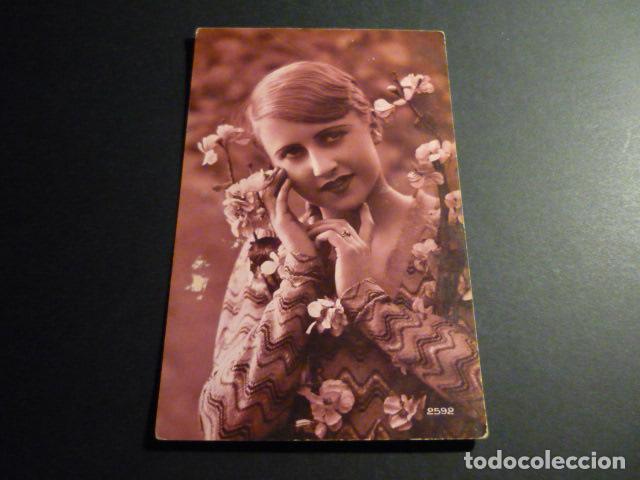 Postales: MUJER ELEGANTE POSTAL - Foto 1