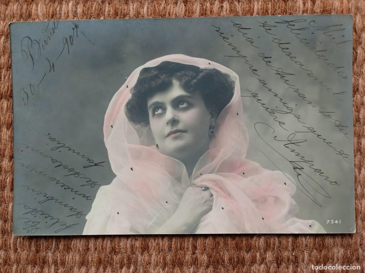 Postales: SE&Ntilde;ORITA POSANDO - Foto 1