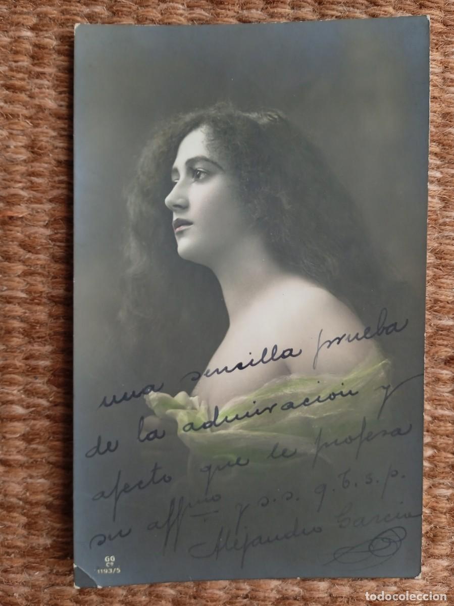 Postales: SE&Ntilde;ORITA POSANDO - Foto 1