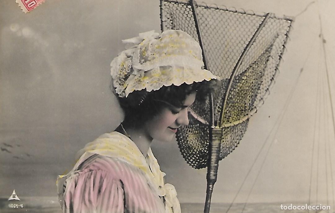Postales: ANTIGUA POSTAL-DAMA CON RED DE PESCA (1907) - Foto 1