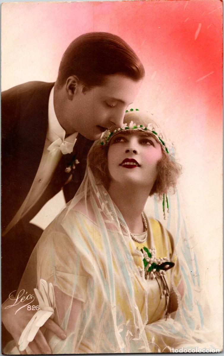 Cartoline: Postal Rom&aacute;ntica Francesa Coloreada - Pareja de Novios en el d&iacute;a de su Boda - L&eacute;o 826 - 136x86mm