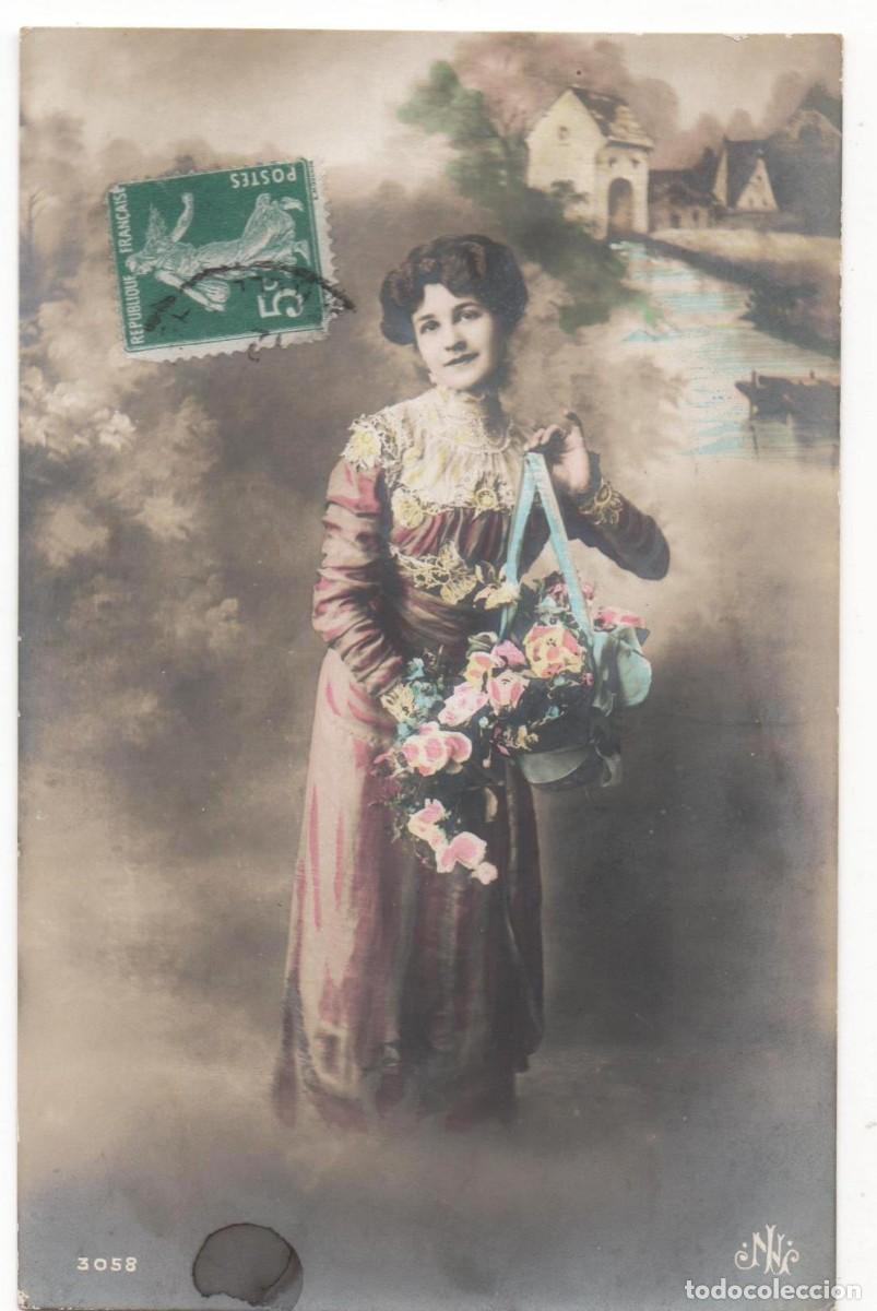 Postcards: Postal francesa principios del XX- circulada-mujer con flores