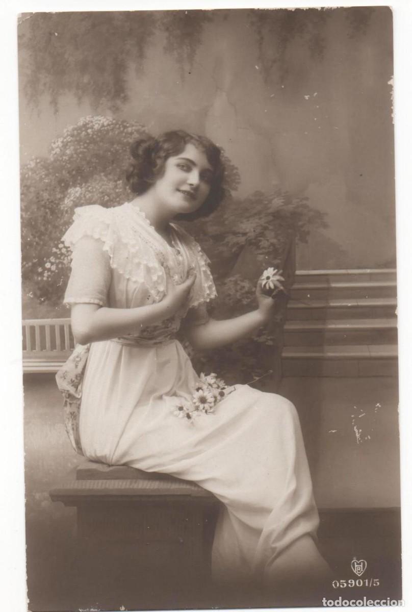 Postcards: Postal francesa principios del XX- circulada-mujer con flores