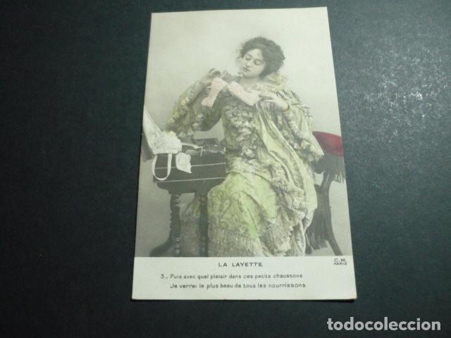 Postales: MUJER EN COSTURERO PREPARANDO EL AJUAR DE BEBE POSTAL - Foto 1