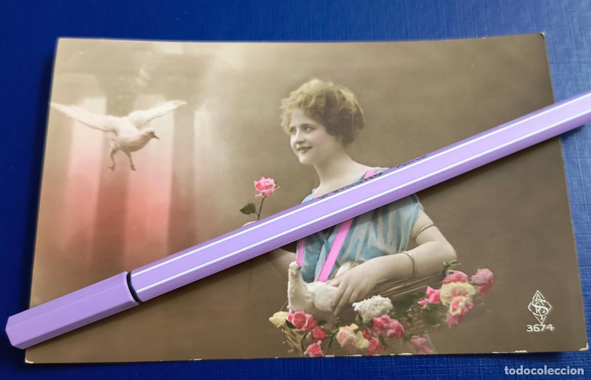Postcards: BONITA POSTAL DE MUCHACHA CON ROSAS Y PALOMAS - A.R.S. 3674 - PRINCIPIOS SIGLO XX