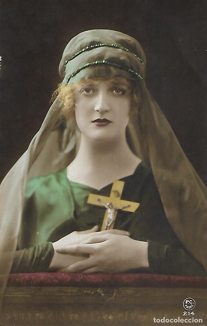Postcards: ANTIGUA POSTAL-DAMA CON CRUCIFIJO (Principios 1900)