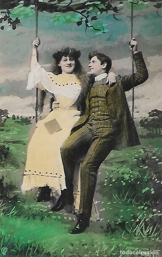 Postkarten: ANTIGUA POSTAL-PAREJA EN COLUMPIO (Circulada en 1907)