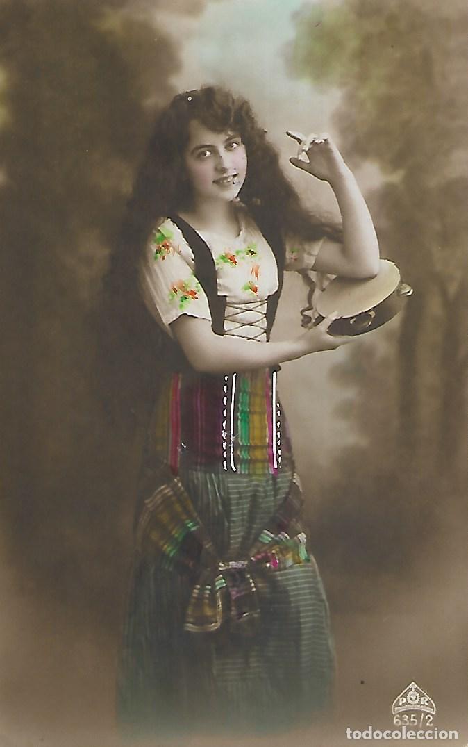 Postkarten: ANTIGUA POSTAL-DAMA TOCANDO LA PANDERETA (Principios 1900)