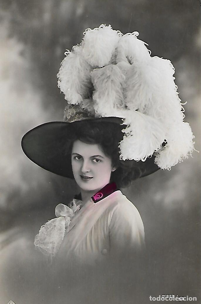 Postales: ANTIGUA POSTAL-DAMA CON SOMBRERO DE PLUMAS (Fechada en 1910)