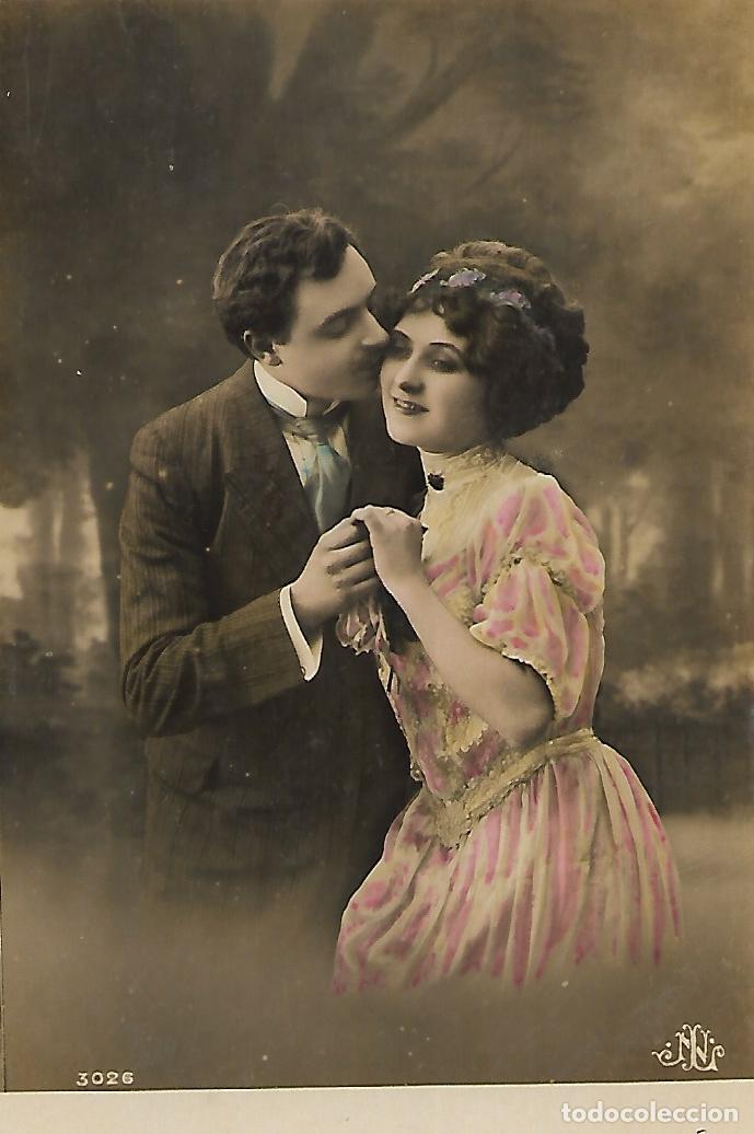 Postales: ANTIGUA POSTAL-PAREJA ENAMORADA (Principios 1900)