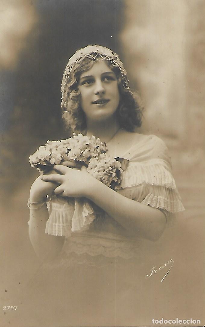 Postales: ANTIGUA POSTAL-DAMA CON FLORES (Principios 1900)