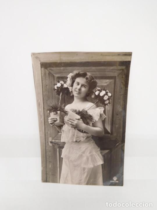 Postales: M69 Postal principios del s. XX. Galantes y mujeres. Enamorados. Parejas. Art Dec&oacute;. Sin circular. 10
