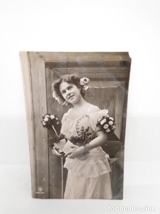 Postales: M69 Postal principios del s. XX. Galantes y mujeres. Enamorados. Parejas. Art Dec&oacute;. Sin circular. 13