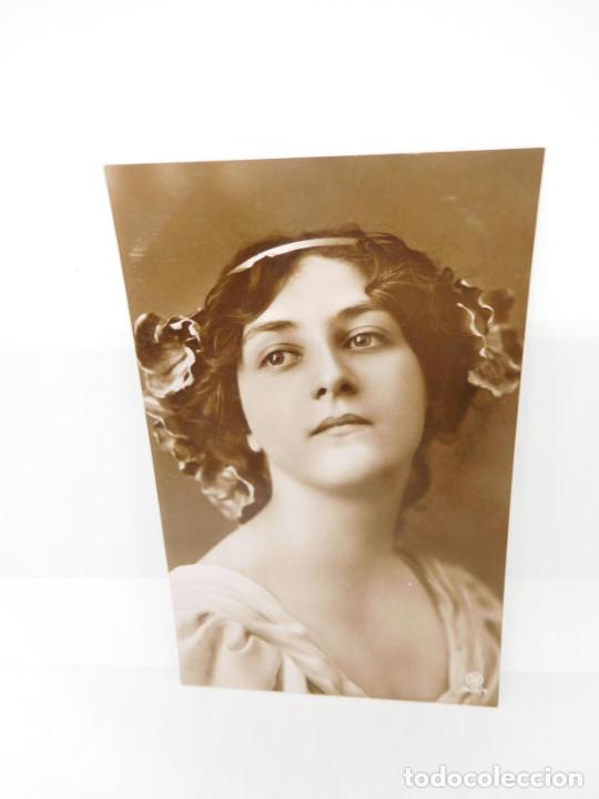 Postcards: M69 Postal principios del s. XX. Galantes y mujeres. Enamorados. Parejas. Art Dec&oacute;. Sin circular. 20