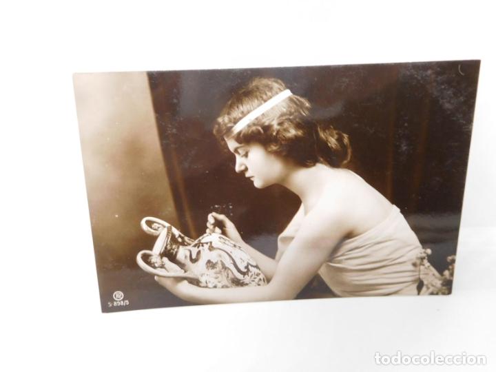 Postcards: M69 Postal principios del s. XX. Galantes y mujeres. Enamorados. Parejas. Art Dec&oacute;. Sin circular. 21