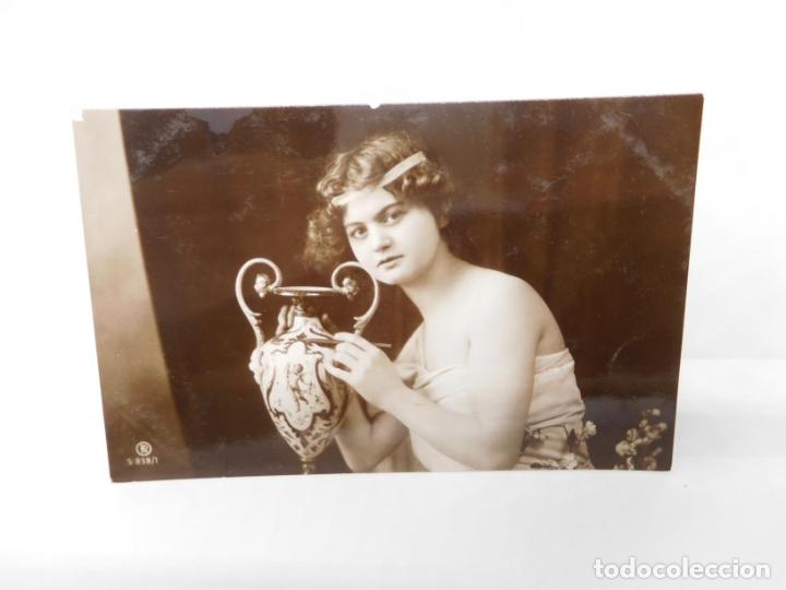 Postcards: M69 Postal principios del s. XX. Galantes y mujeres. Enamorados. Parejas. Art Dec&oacute;. Sin circular. 22