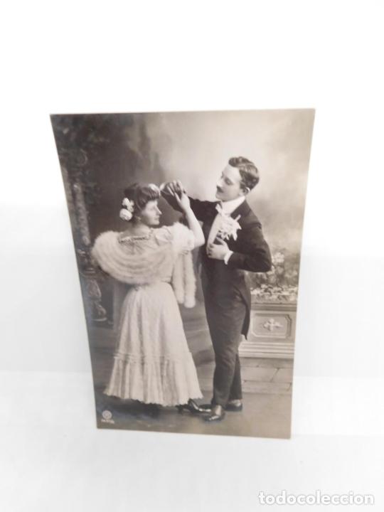 Postales: M69 Postal principios del s. XX. Galantes y mujeres. Enamorados. Parejas. Art Dec&oacute;. Sin circular. 31
