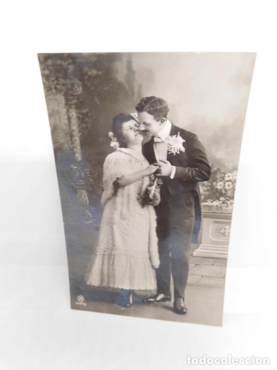 Postales: M69 Postal principios del s. XX. Galantes y mujeres. Enamorados. Parejas. Art Dec&oacute;. Sin circular. 33