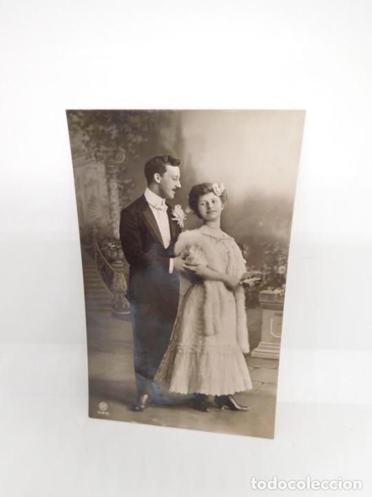 Postales: M69 Postal principios del s. XX. Galantes y mujeres. Enamorados. Parejas. Art Dec&oacute;. Sin circular. 35