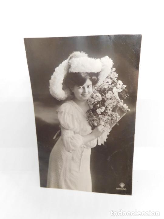 Postales: M69 Postal principios del s. XX. Galantes y mujeres. Enamorados. Parejas. Art Dec&oacute;. Sin circular. 39