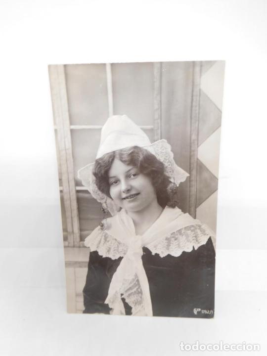 Postales: M69 Postal principios del s. XX. Galantes y mujeres. Enamorados. Parejas. Art Dec&oacute;. Sin circular. 40