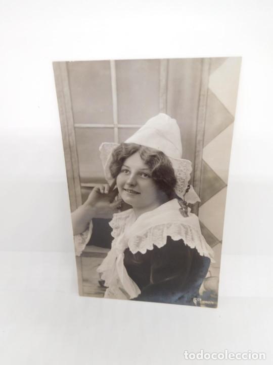 Postales: M69 Postal principios del s. XX. Galantes y mujeres. Enamorados. Parejas. Art Dec&oacute;. Sin circular. 43