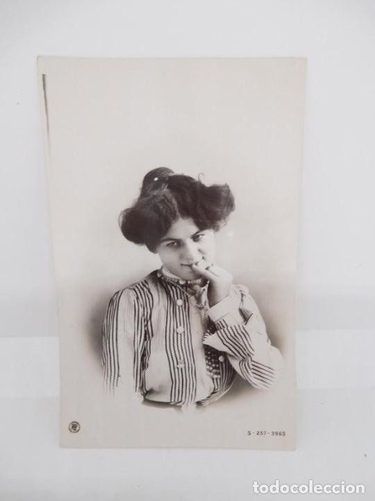Postales: M69 Postal principios del s. XX. Galanes y mujeres. Parejas. Art Dec&oacute;. Sin circular. 61