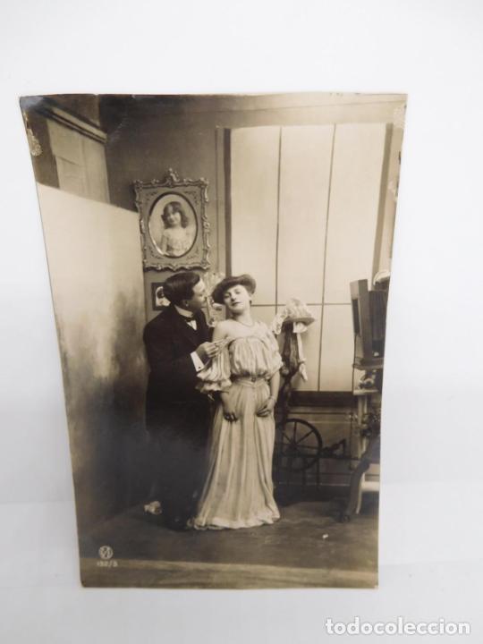 Postales: M69 Postal principios del s. XX. Galanes y mujeres. Parejas. Art Dec&oacute;. Sin circular. 75