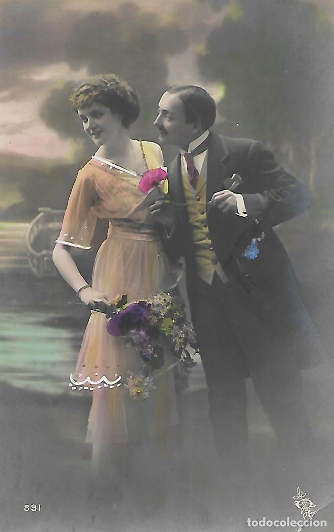 Postkarten: ANTIGUA POSTAL-PAREJA INTIMANDO (Fechada en 1916)