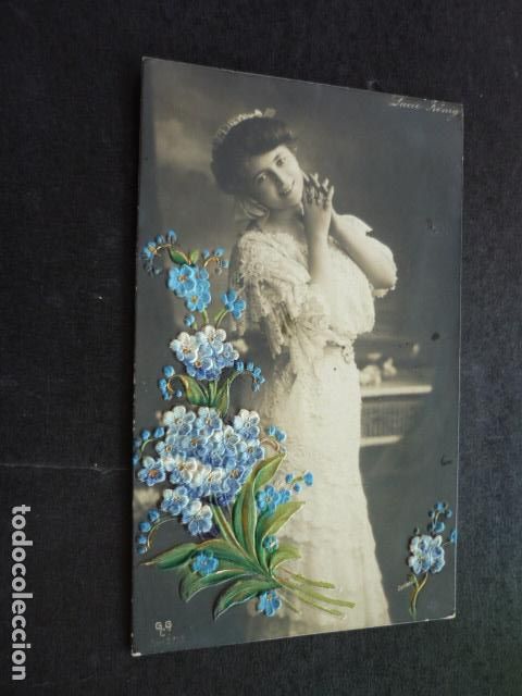 MUJER ELEGANTE POSTAL