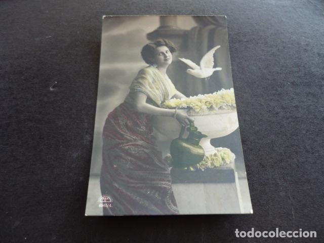 Postales: MUJER ELEGANTE CON PALOMA POSTAL - Foto 1
