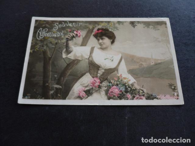 Postales: MUJER ELEGANTE CON ROSAS POSTAL - Foto 1