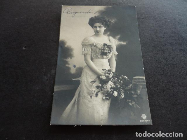 Postales: MUJER ELEGANTE CON ROSAS POSTAL - Foto 1
