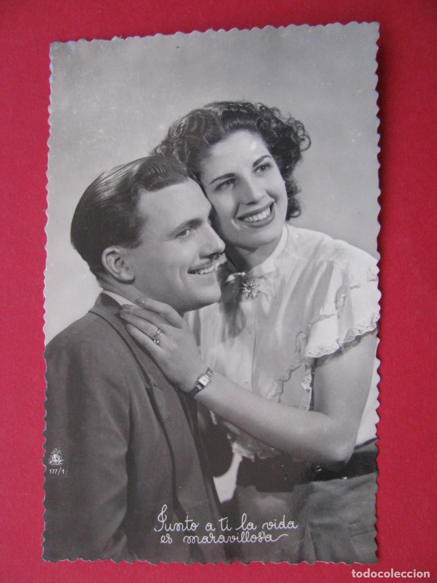 Cartoline: POSTAL FOTOGR&Aacute;FICA DE UNA PAREJA. 177/1. ESCRITA 1956.