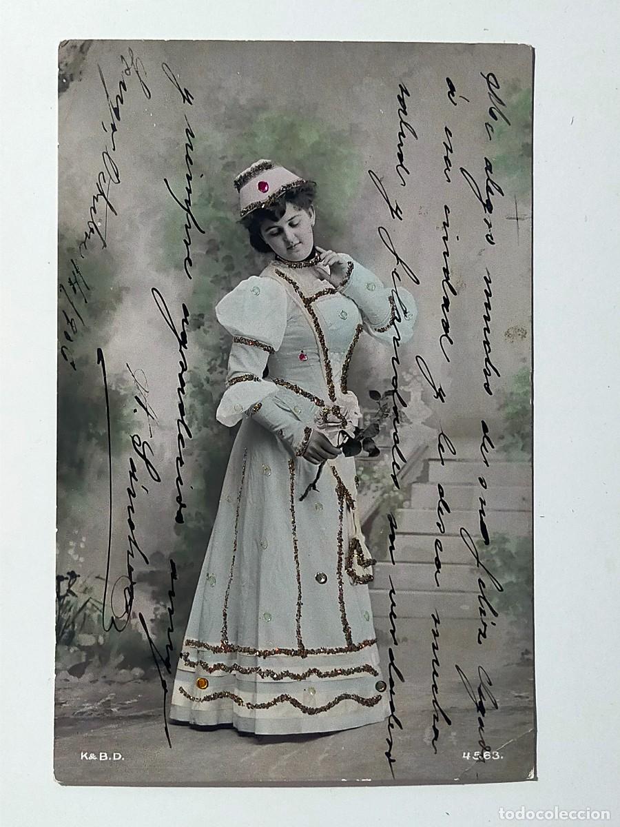 Cartoline: Tarjeta Postal con Brillantinas - Elegante Dama - K& B.D. 4563 - Escrita - Principios Siglo XX