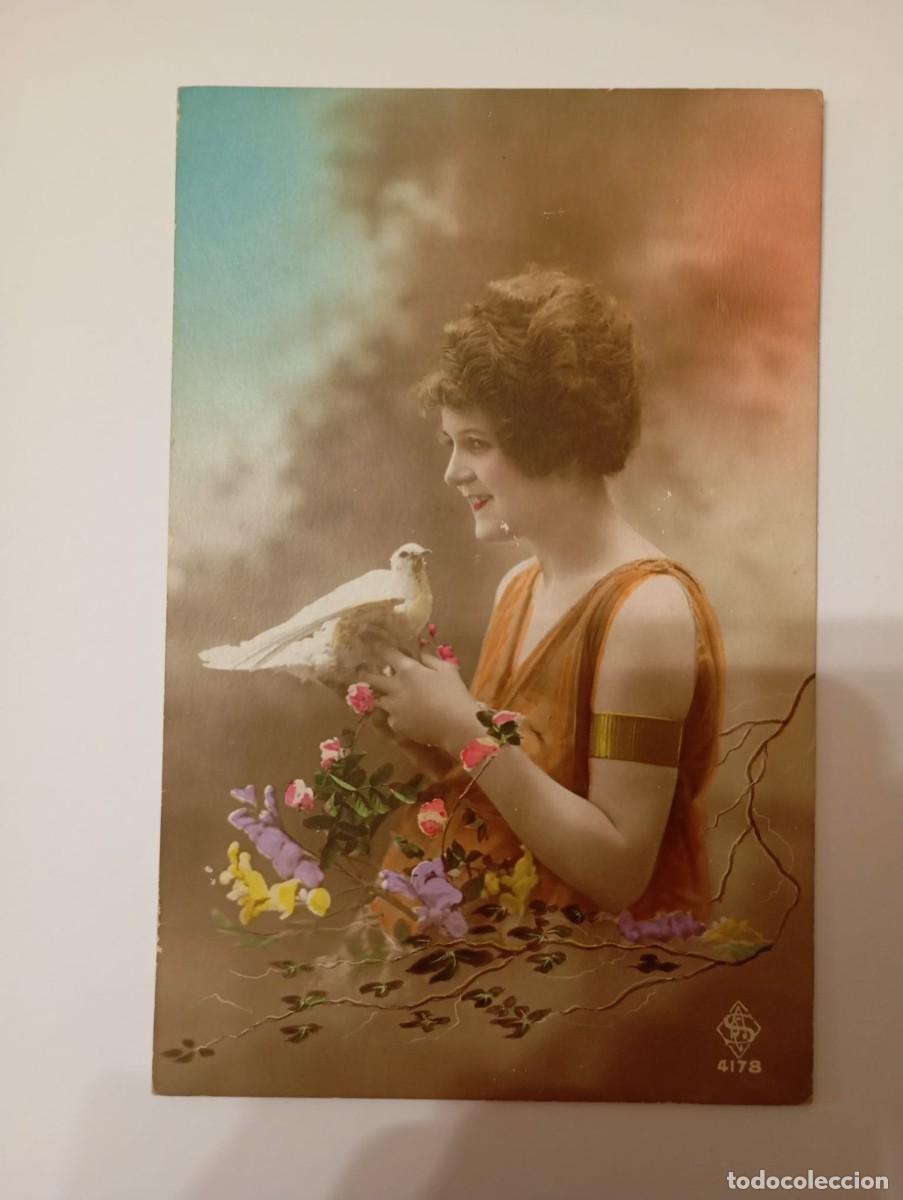 Postais: bella mujer con una paloma blanca circular 1919