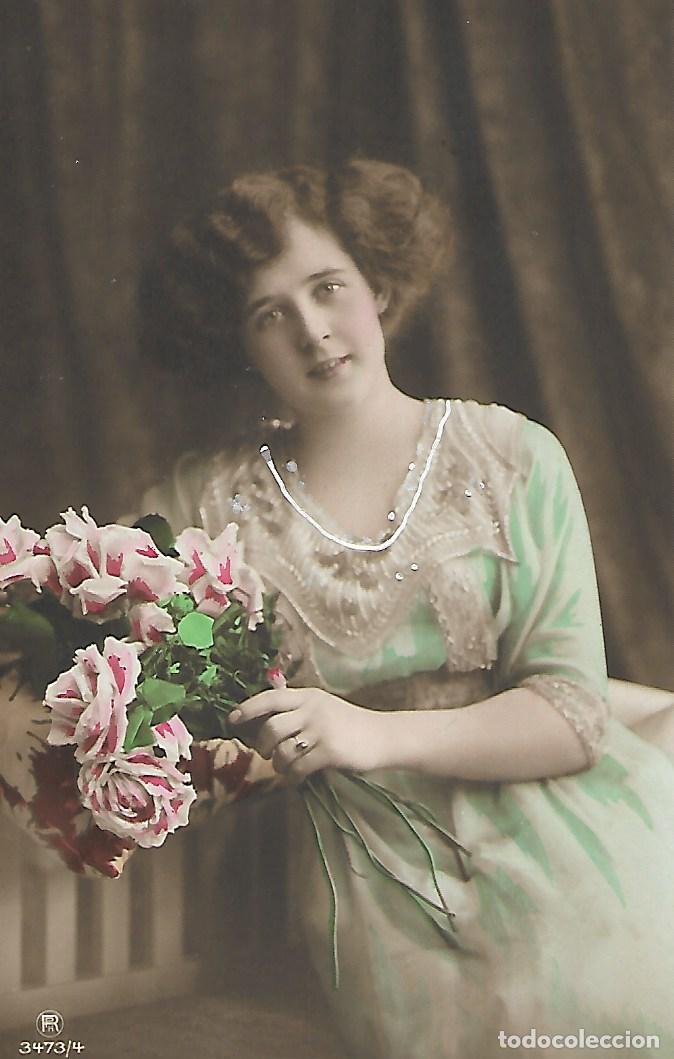 Postais: ANTIGUA POSTAL-DAMA CON FLORES (Principios 1900)