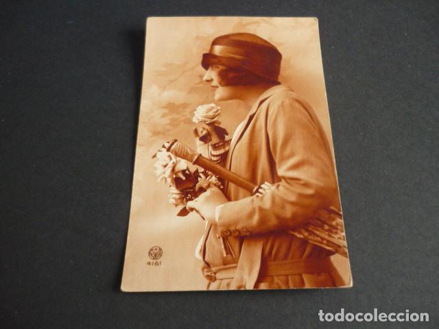 MUJER ELEGANTE POSTAL