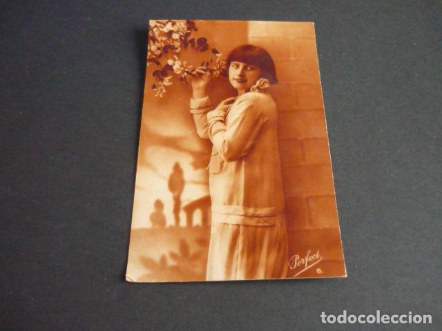 Cartoline: MUJER ELEGANTE POSTAL