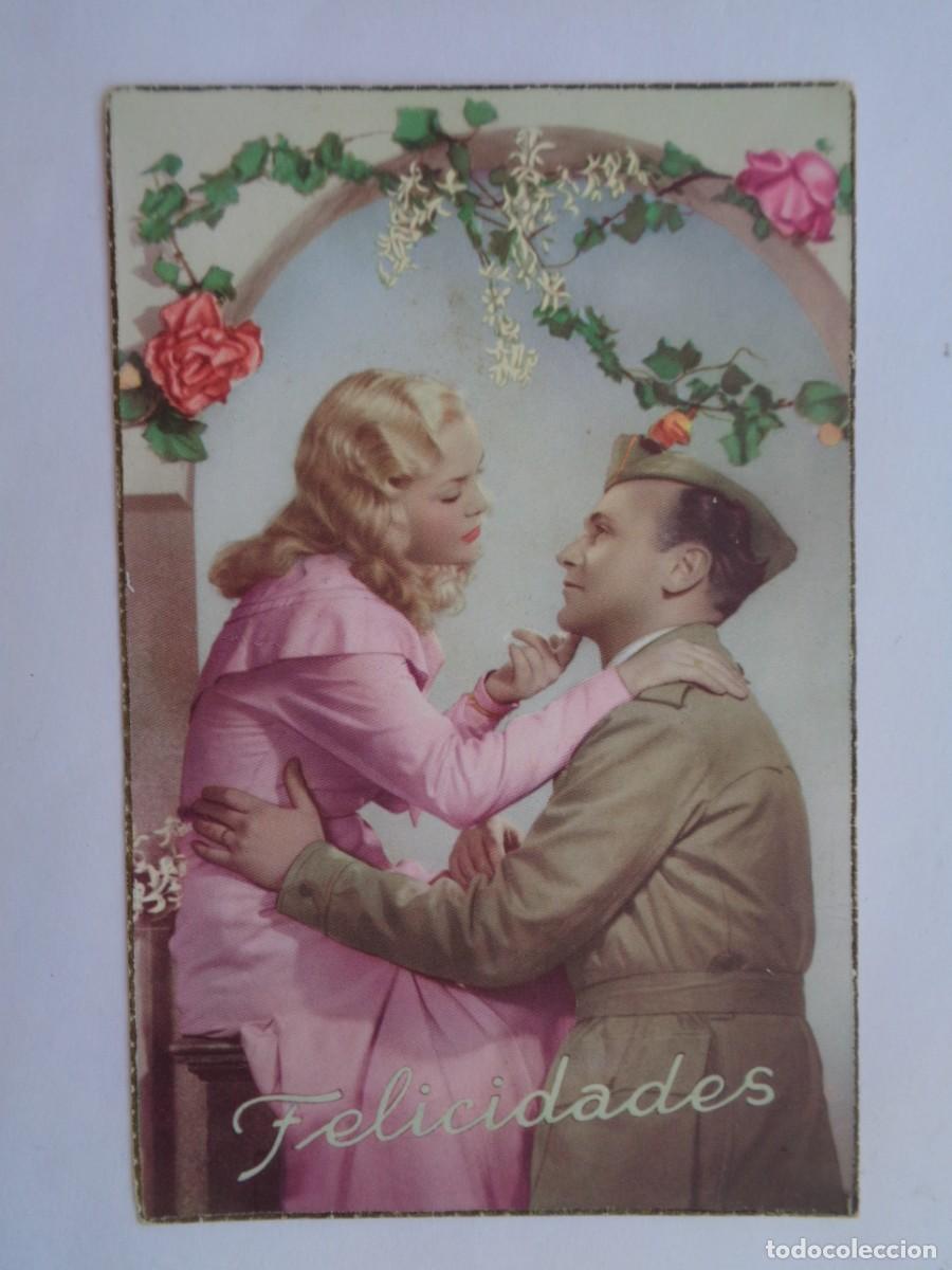 Postkarten: PRECIOSA POSTAL GALANTE CON PAREJA ENAMORADA, &Eacute;L MILITAR . A&Ntilde;OS 40, ESCRITA EN 1956