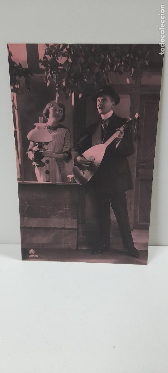 Cartoline: ANTIGUA POSTAL DE UNA PAREJA DE ENAMORADOS . ESCRITA Y FECHADA 1914