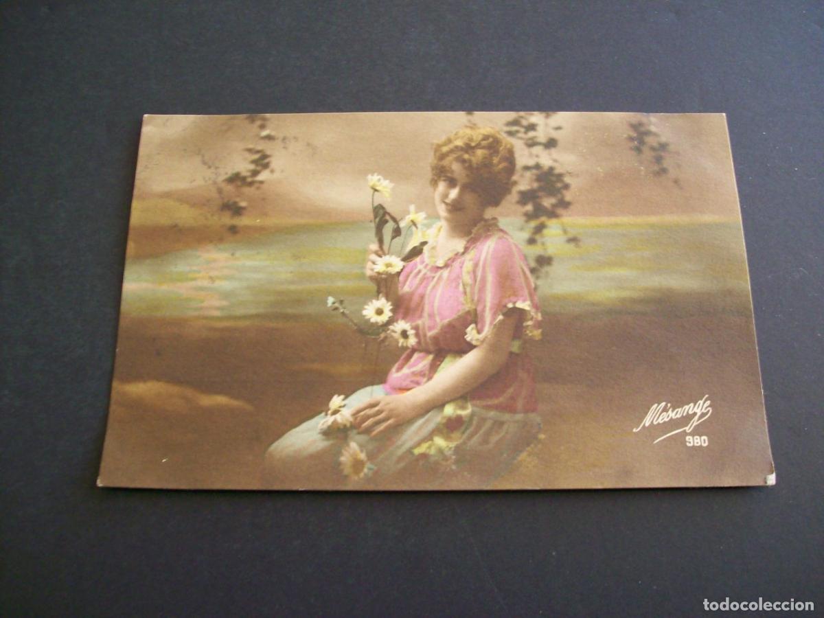 Cartoline: MUJER CON FLORES POSTAL