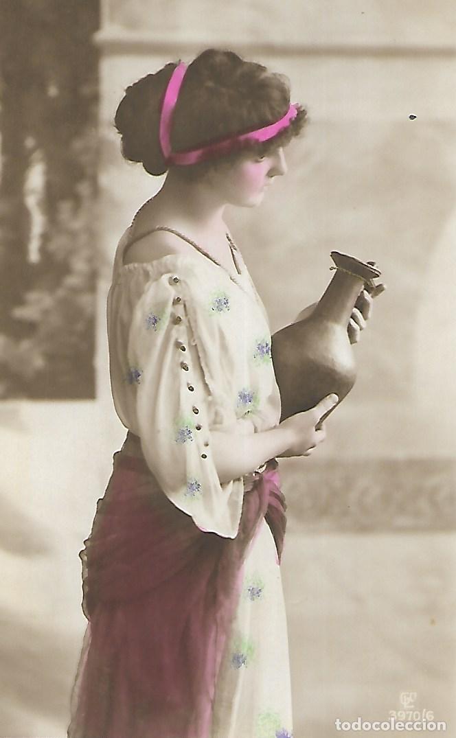 Postais: DAMA CON JARRON (Principios 1900)