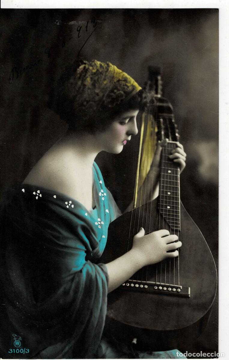 Postales: POSTAL ROMANTICA MUJER TOCANDO. P-ROM-1073 - Foto 1