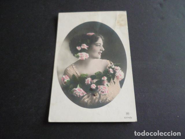 Postales: MUJER ELEGANTE CON ROSAS POSTAL - Foto 1
