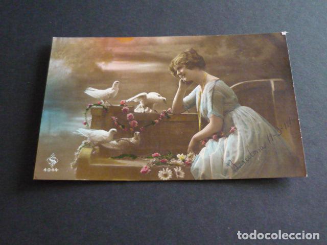 Postales: MUJER CON PALOMAS POSTAL - Foto 1